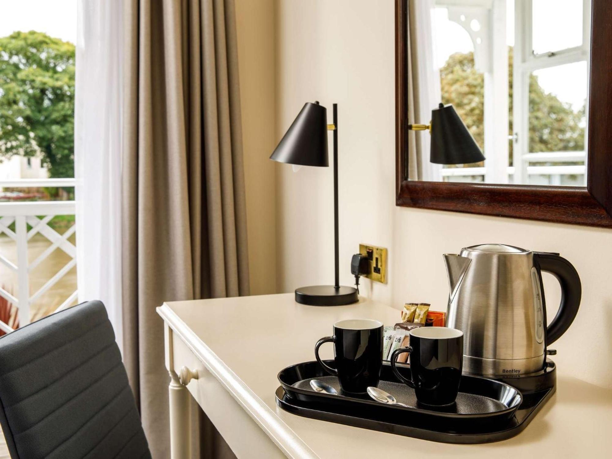 Mercure London Staines-Upon-Thames Hotel Londra