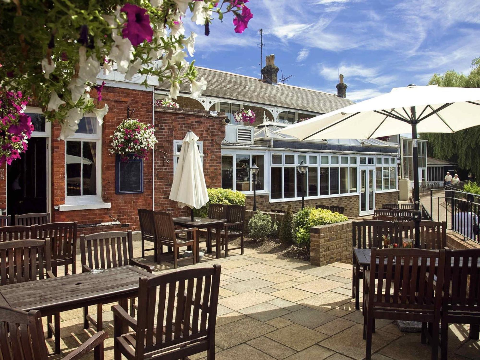 Mercure London Staines-Upon-Thames Hotel Londra