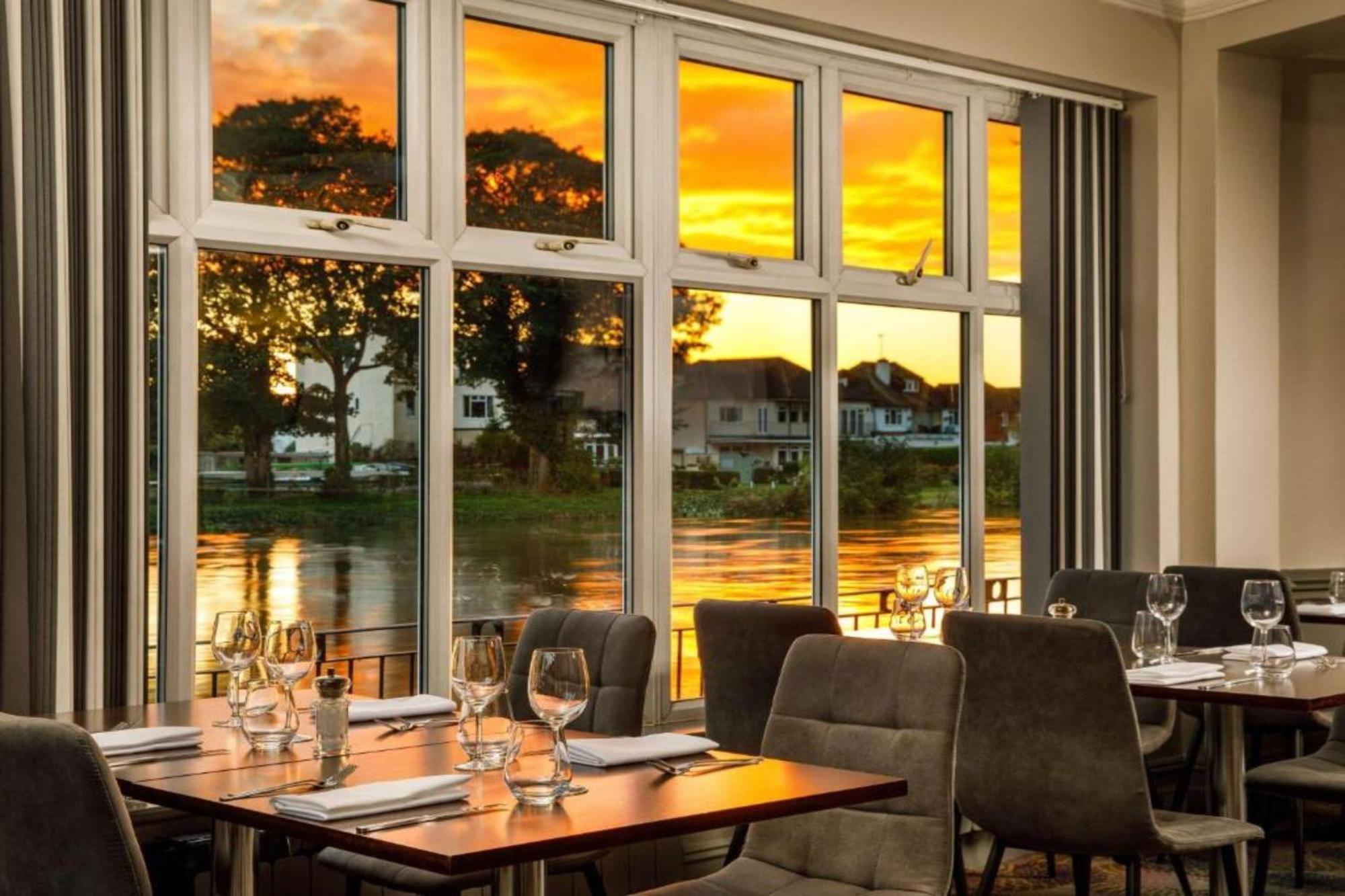 Mercure London Staines-Upon-Thames Londra
